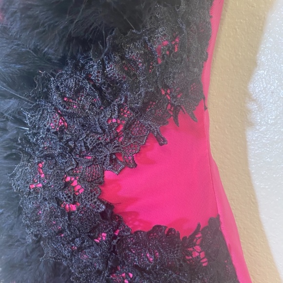 Fashion Nova bandage feather dresses - Picture 4 of 11